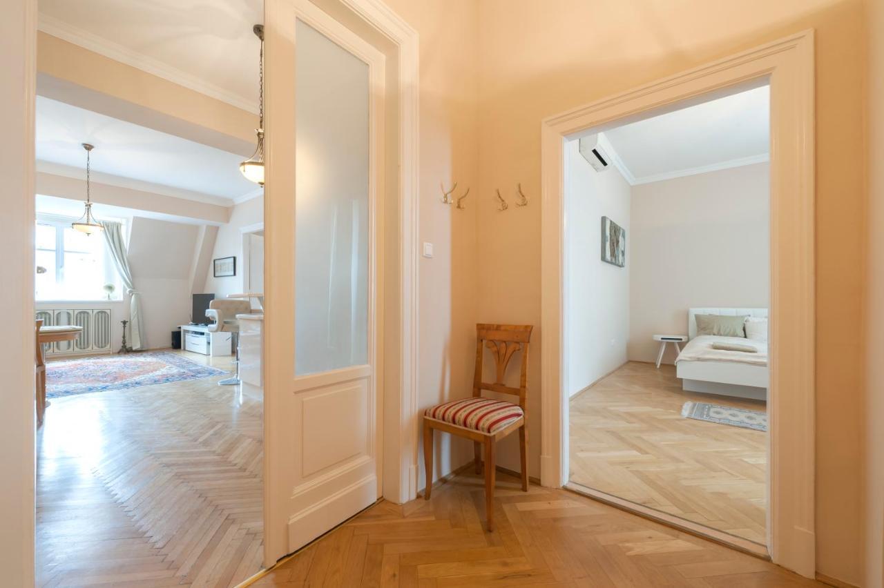 Opera & Basilica 2 Bedrooms With Balcony Budapeste Exterior foto