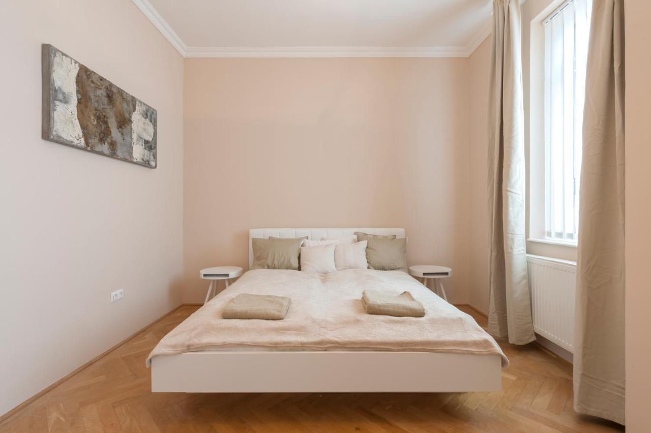 Opera & Basilica 2 Bedrooms With Balcony Budapeste Exterior foto