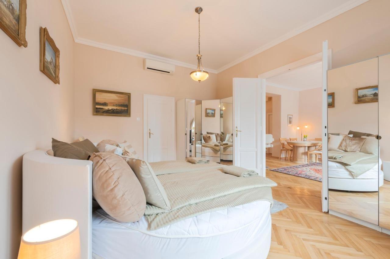 Opera & Basilica 2 Bedrooms With Balcony Budapeste Exterior foto