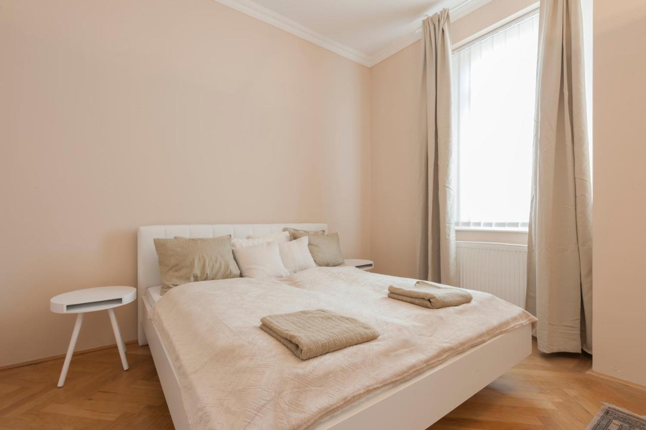 Opera & Basilica 2 Bedrooms With Balcony Budapeste Exterior foto